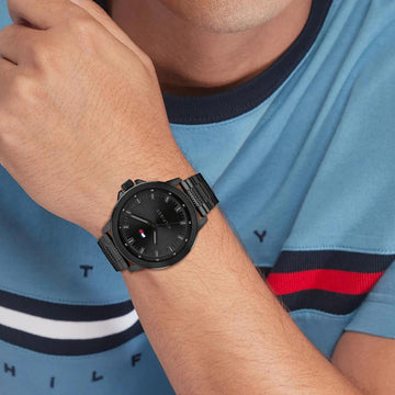 Αντρικό ρολόι Tommy Hilfiger Nelson 1792026 με μαύρο ατσάλινο μπρασελέ και μαύρο καντράν διαμέτρου 46mm.